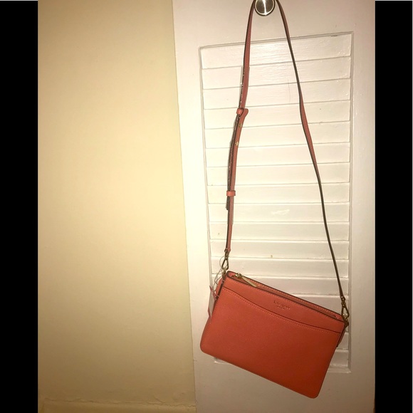 Medium Leather Crossbody Bag - Picture 4 of 8